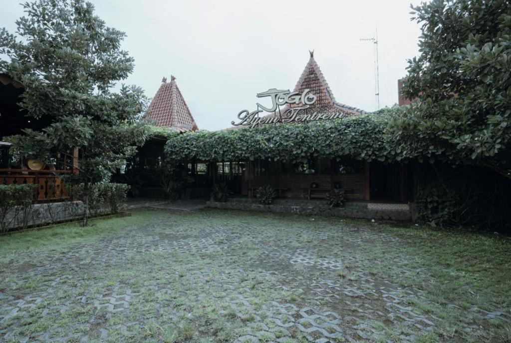 จอกโล อาเยม เตนเตรม Hotel ปรัมบานัน ภายนอก รูปภาพ
