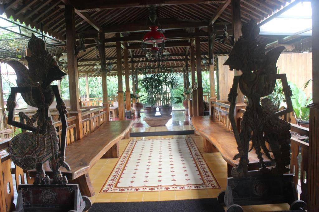 จอกโล อาเยม เตนเตรม Hotel ปรัมบานัน ภายนอก รูปภาพ