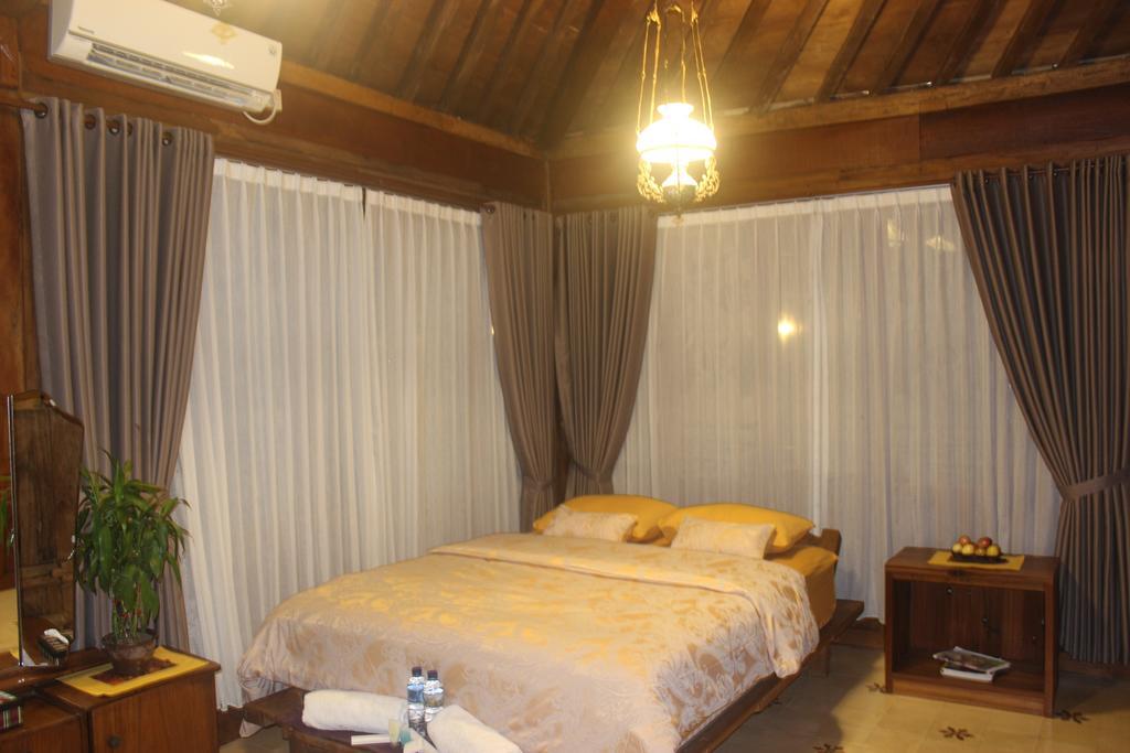 จอกโล อาเยม เตนเตรม Hotel ปรัมบานัน ภายนอก รูปภาพ