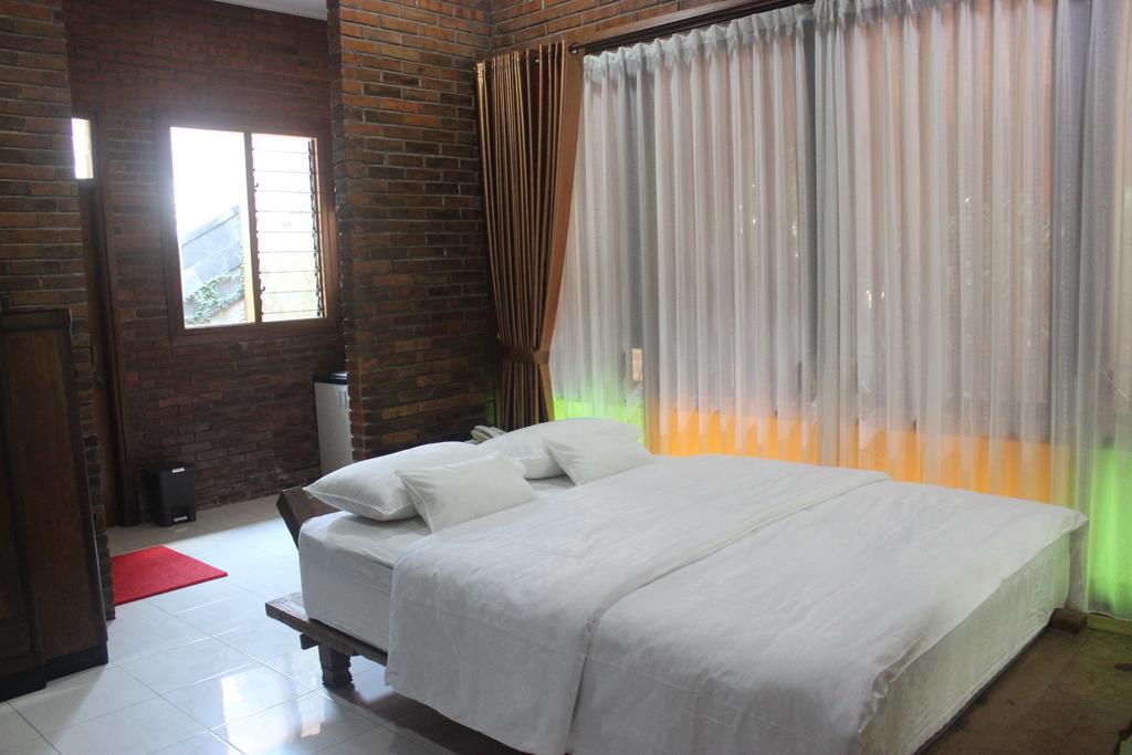 จอกโล อาเยม เตนเตรม Hotel ปรัมบานัน ภายนอก รูปภาพ
