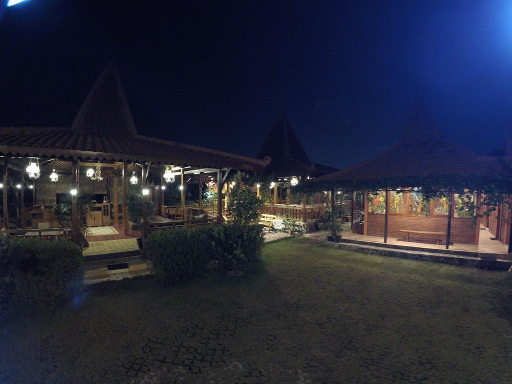 จอกโล อาเยม เตนเตรม Hotel ปรัมบานัน ภายนอก รูปภาพ