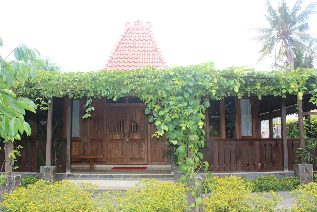 จอกโล อาเยม เตนเตรม Hotel ปรัมบานัน ภายนอก รูปภาพ