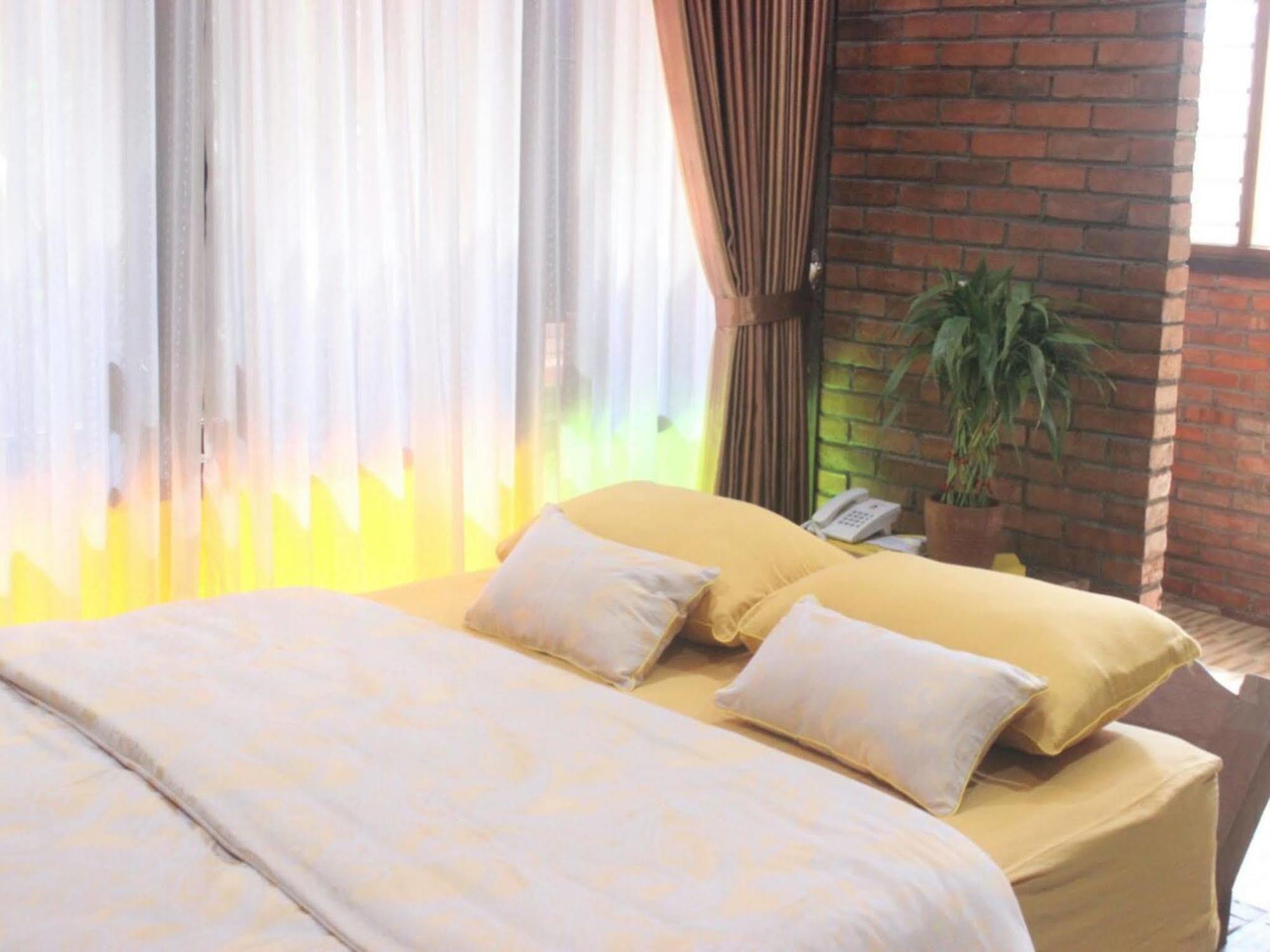 จอกโล อาเยม เตนเตรม Hotel ปรัมบานัน ภายนอก รูปภาพ